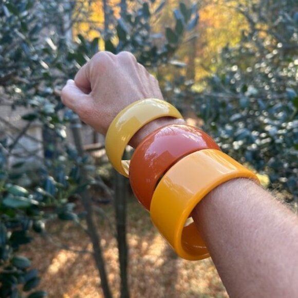 FALL AUTUMN SPECIAL – 3 LUCITE BANGLE BRACELET LOT - Picture 4 of 7
